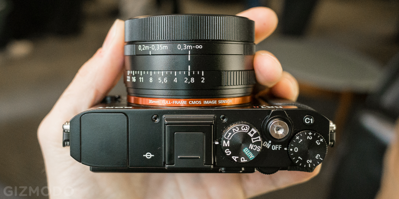 Illustration for article titled Sonys RX1r II: Is That 42 Megapixels In Your Pocket, or Are You Just Happy to See Me?